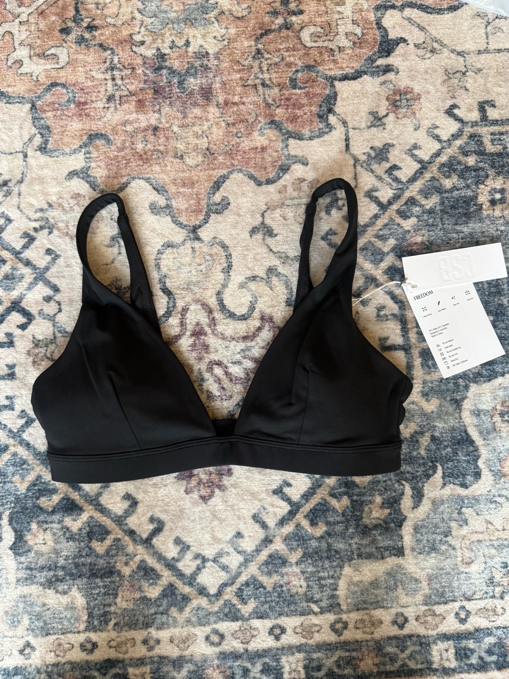 NWT CSB CROP SHOP BOUTIQUE
Freedom Contour Crop - Black - Size medium - Picture 5 of 9